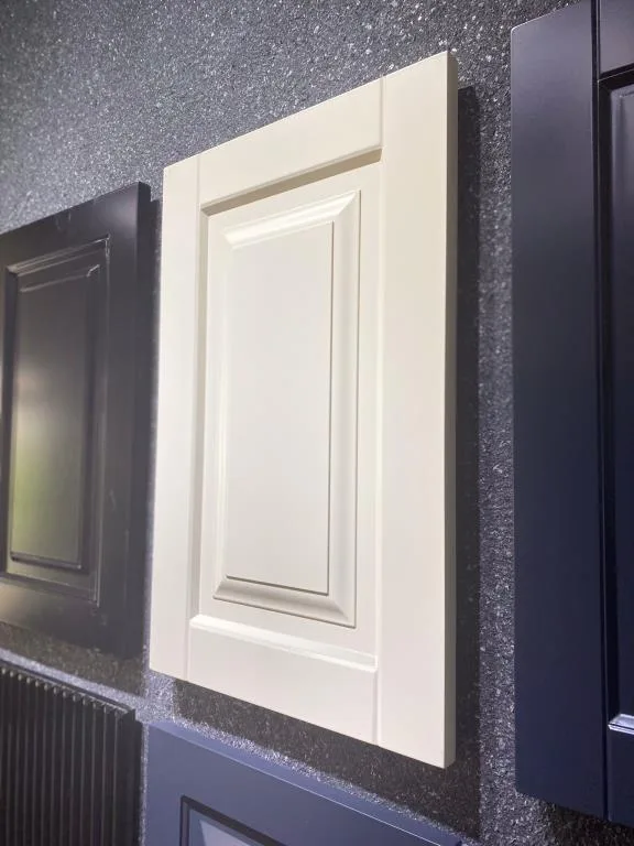 Beyaz çerçeveli kapak modelleri